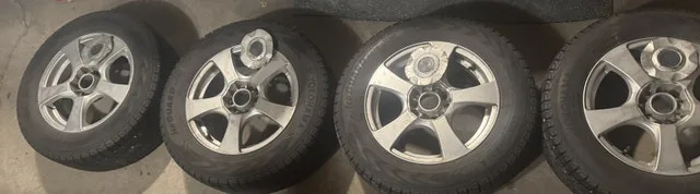 Yokohama Winter Tires and Rims 215/65/R16 image indicator(6)