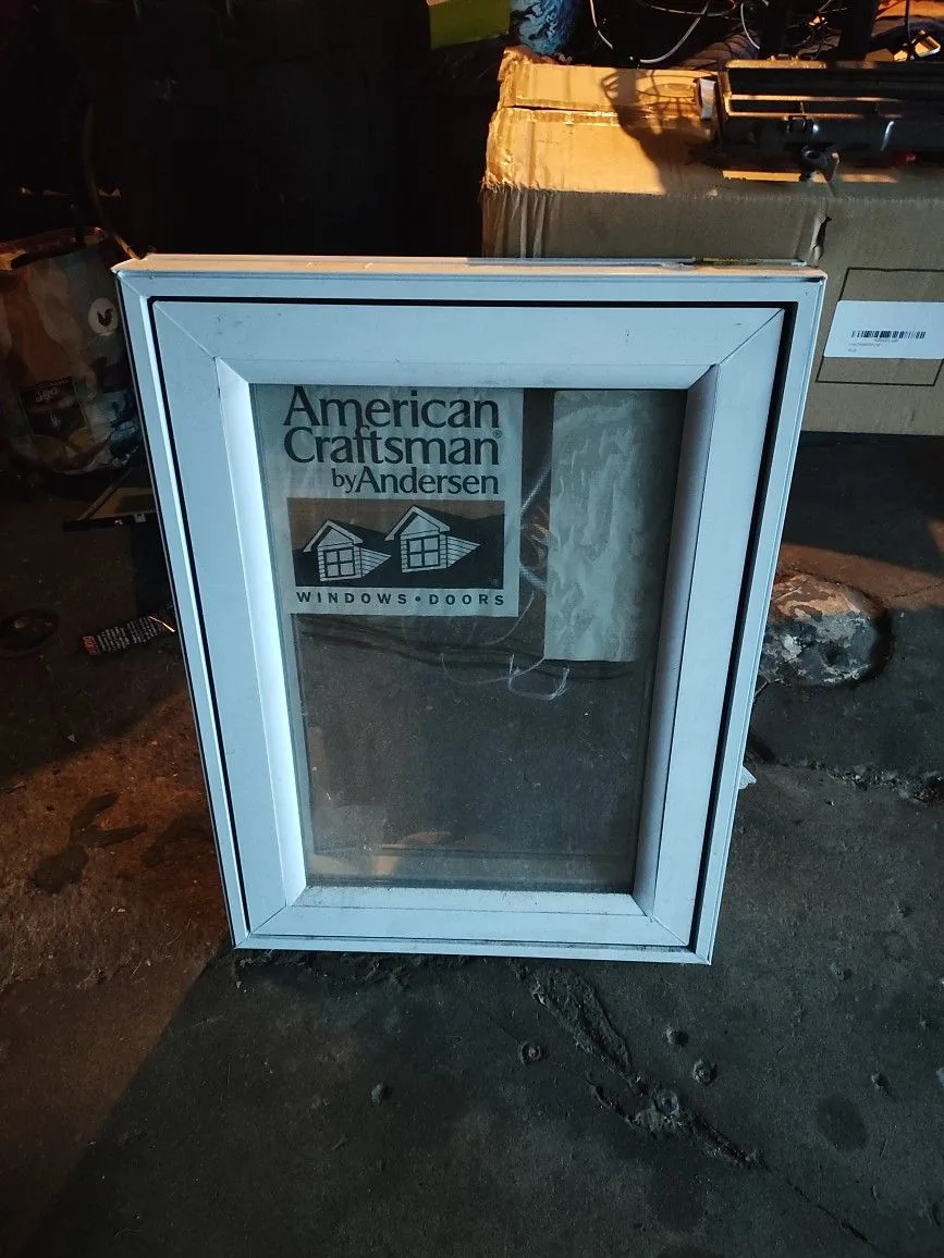 Window Right Hand Crank Out 21x28