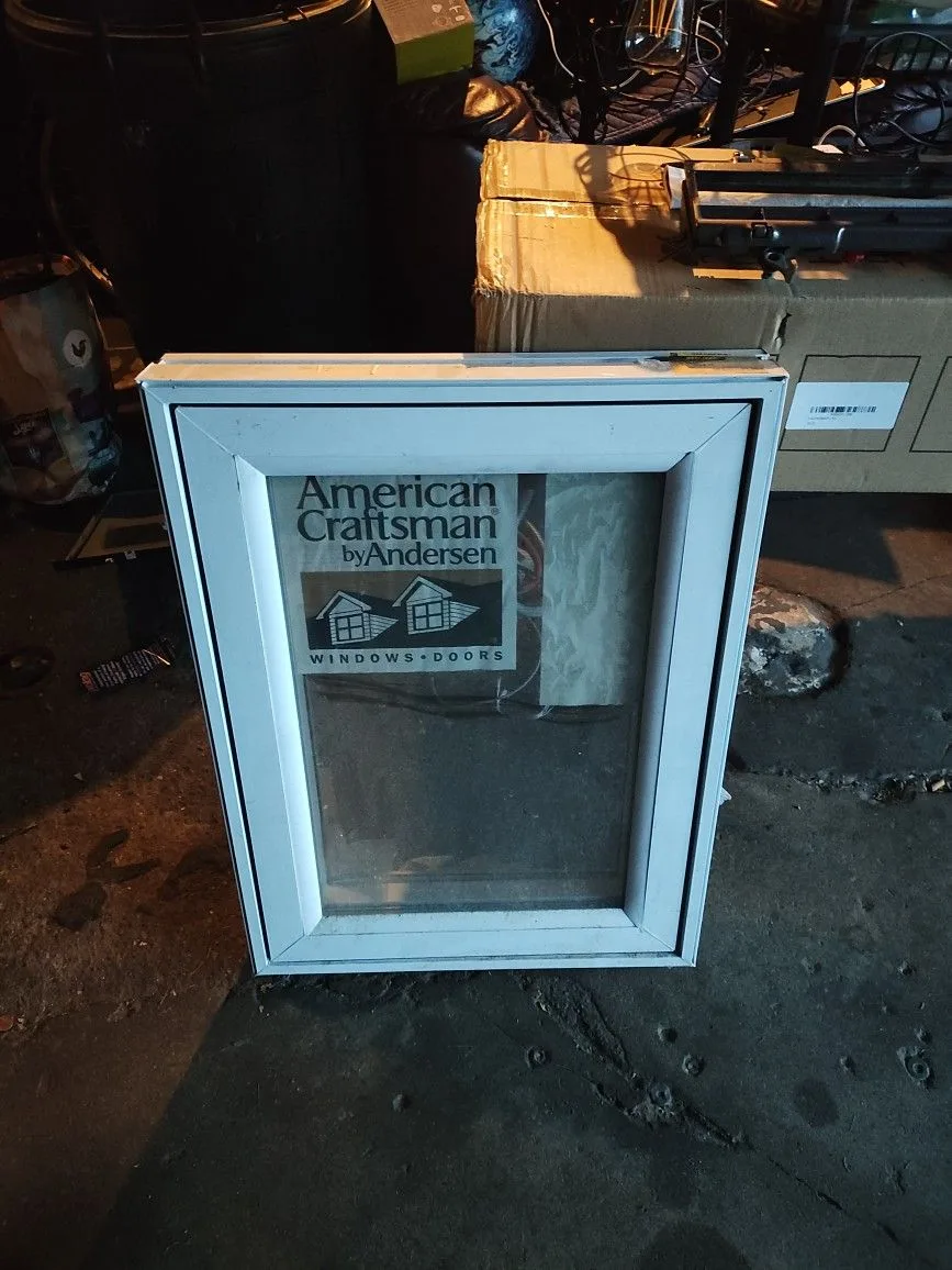 Window Right Hand Crank Out 21x28 - photo 2