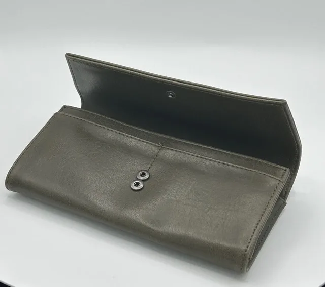 Matt & Nat Wallet image indicator(2)