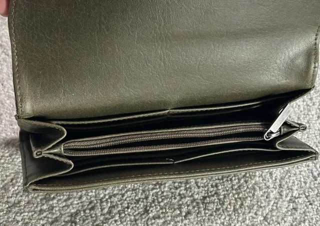 Matt & Nat Wallet image indicator(4)