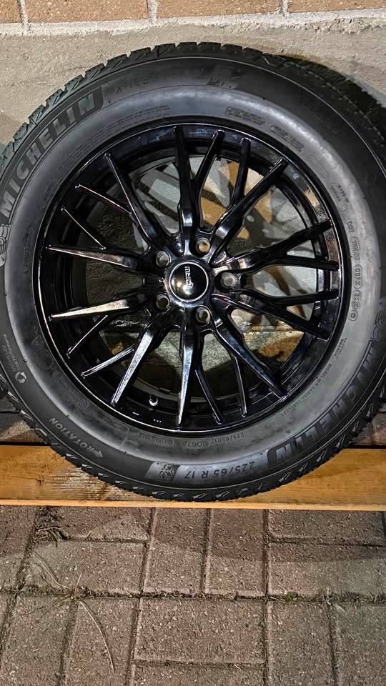225/65R17 Toyota RAV4 package Michelin ￼