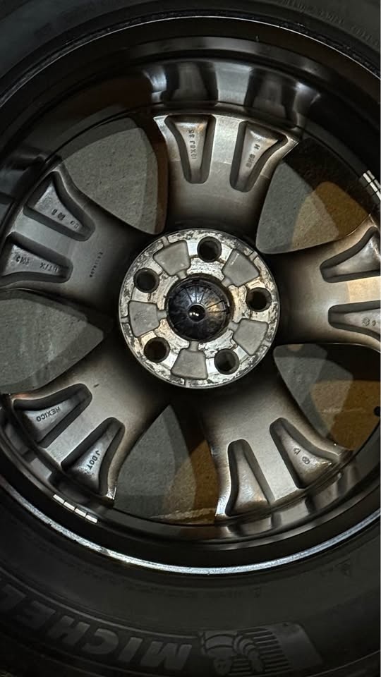 235/65R18 Michelin X ice no SUV winter tires Toyota rims - photo 2