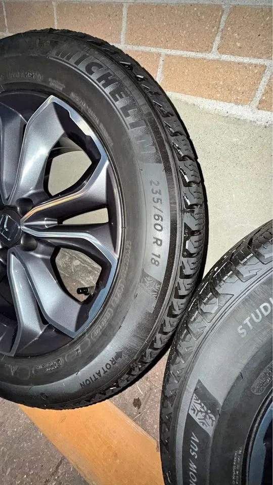 235/60R18 Honda CR-V OEM Touring Michelin winter set