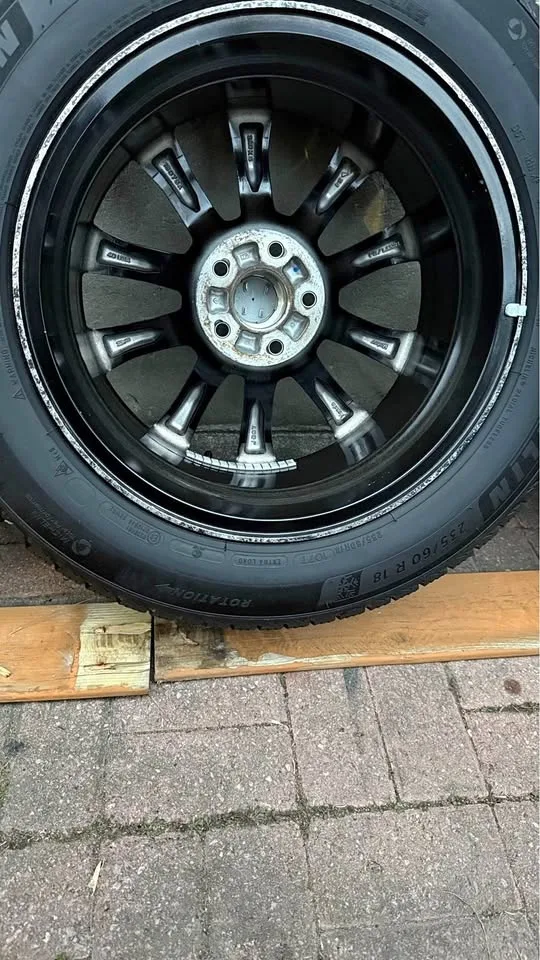 235/60R18 Honda CR-V 2025 winter package ￼