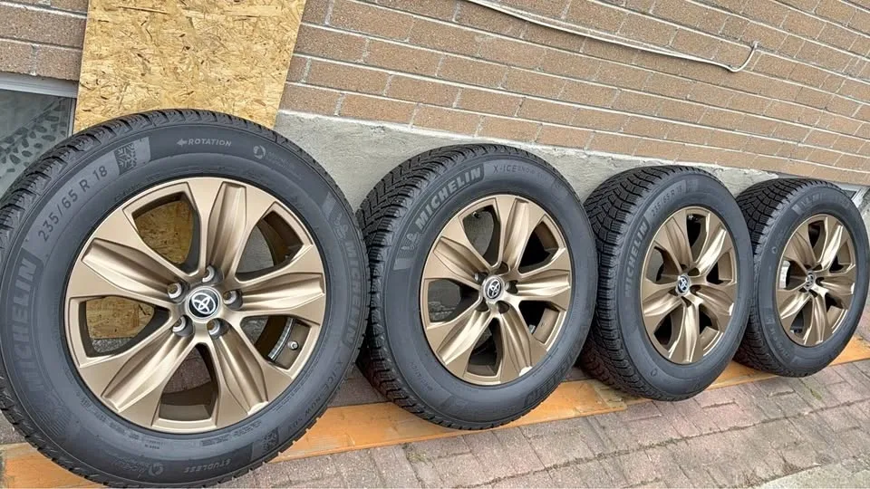 235/65R18 Limited edition Toyota Highlander bronze alloy rims