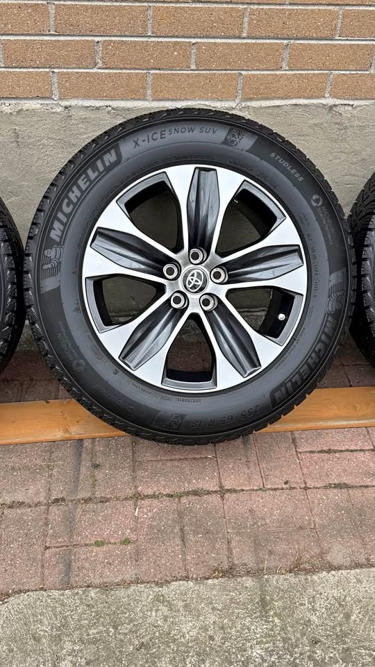 235/65R18 Toyota Highlander winter package