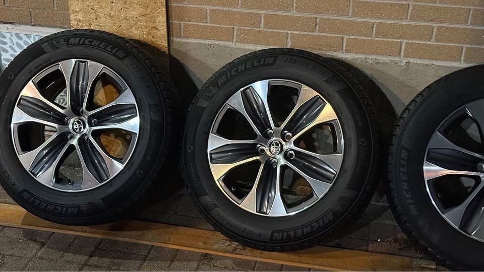 235/65 R 18 Michelin X snow SUV winter tires Toyota rims - photo 2