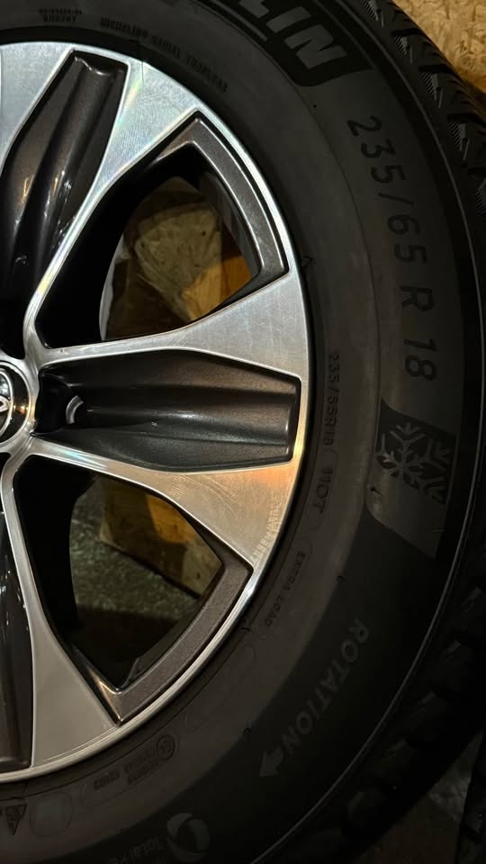 235/65 R 18 Michelin X snow SUV winter tires Toyota rims - photo 3