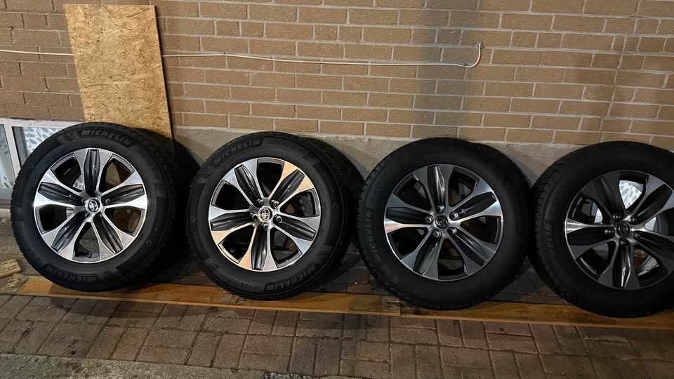 235/65 R 18 Michelin X snow SUV winter tires Toyota rims - photo 5
