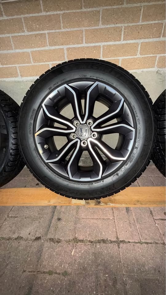 235/60R18 Honda CRV touring winter package - photo 2