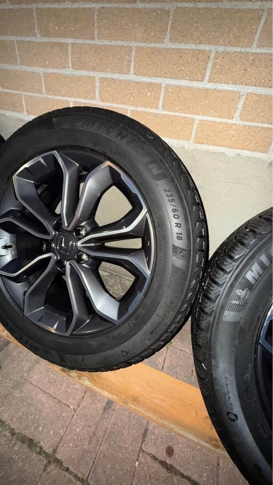 235/60R18 Honda CRV touring winter package - photo 4