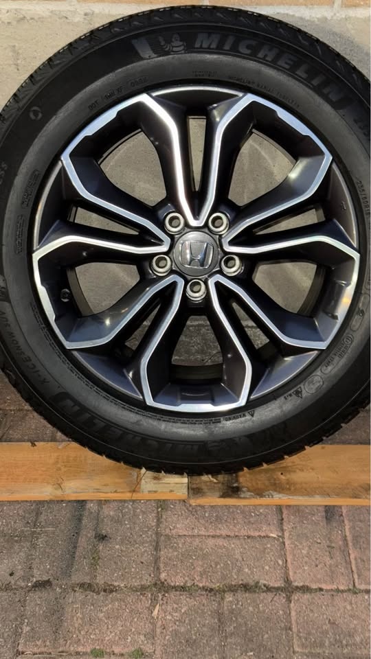 235/60R18 Honda CRV touring winter package - photo 5