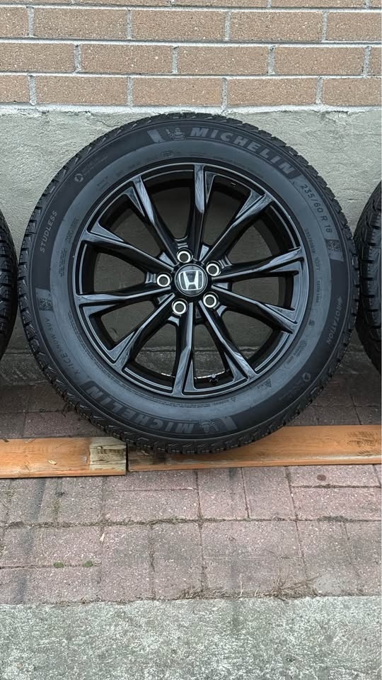 235/60R18 2025 Honda CRV Michelin Winter package original ￼ - photo 2