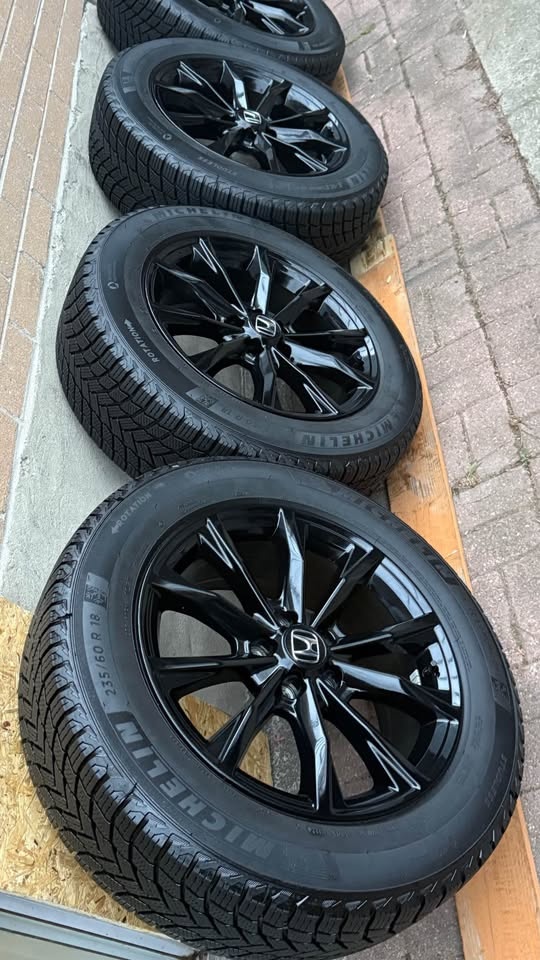 235/60R18 2025 Honda CRV Michelin Winter package original ￼ - photo 4