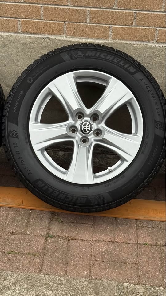 235/65R18 Toyota Highlander winter package original ￼ - photo 2
