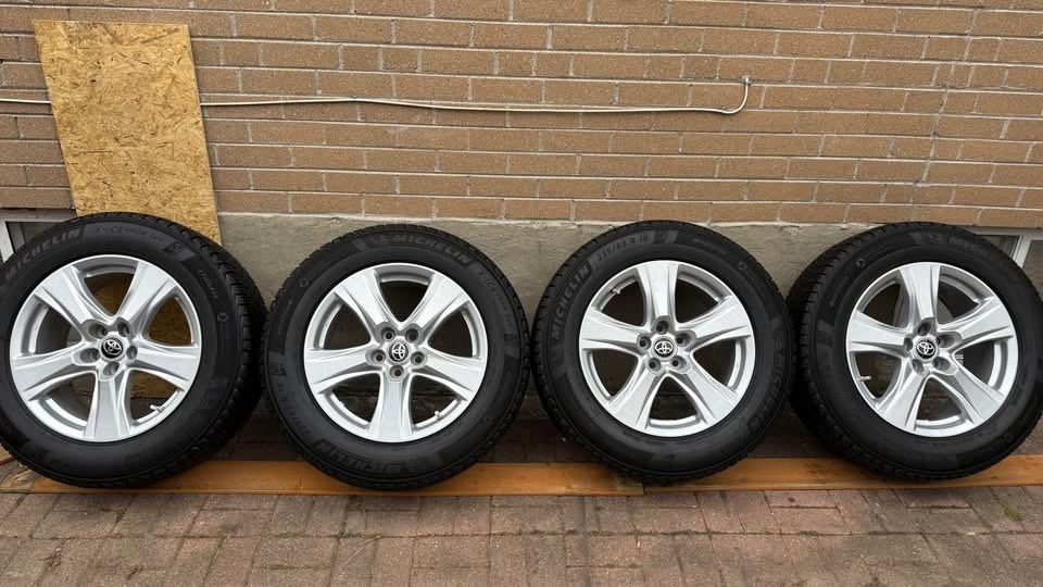 235/65R18 Toyota Highlander winter package original ￼ - photo 3