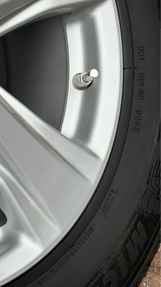 235/65R18 Toyota Highlander winter package original ￼ - photo 5