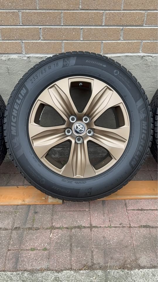 235/65R18 Toyota highlander rare winter package - photo 2