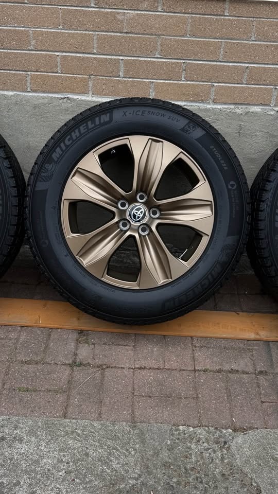 235/65R18 Toyota highlander rare winter package - photo 3