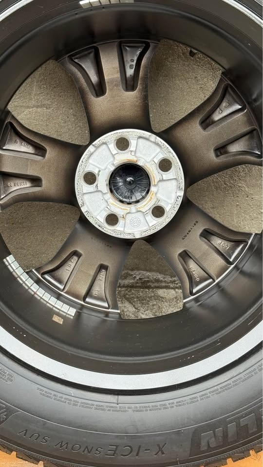 235/65R18 Toyota highlander rare winter package - photo 5