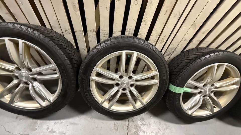 245/45R 19 tesla model S winter package ￼￼ - photo 3