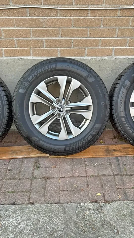 235/65R17 OEM Hyundai Rims and Michelin tires