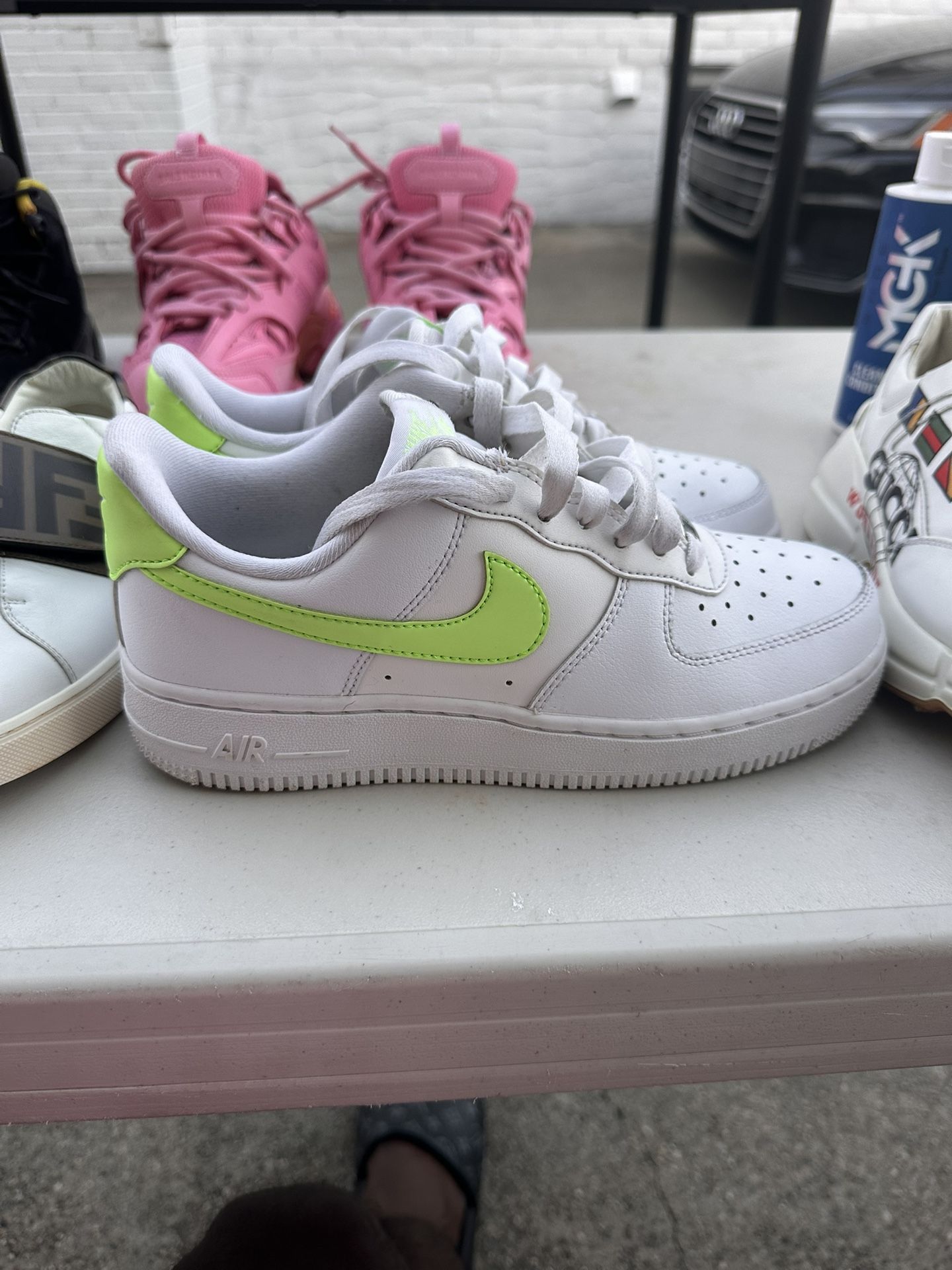 Neon and white Air Force 1 like new size 7 boys - photo 2