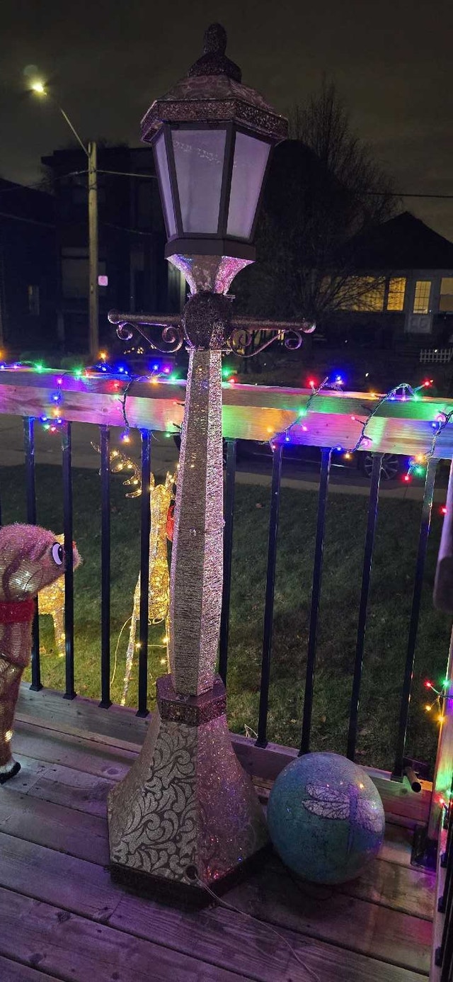 Help wanted to get my Christmas Lamp post working - photo 2
