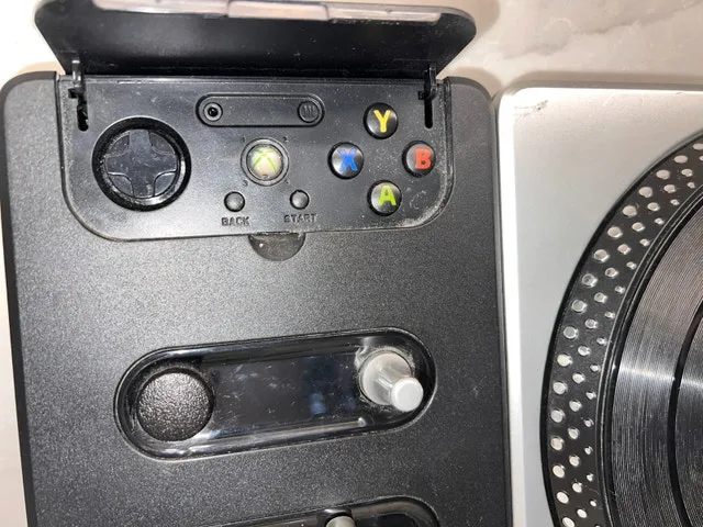 XBox 360, DJ Hero and Kinect & Games image indicator(3)