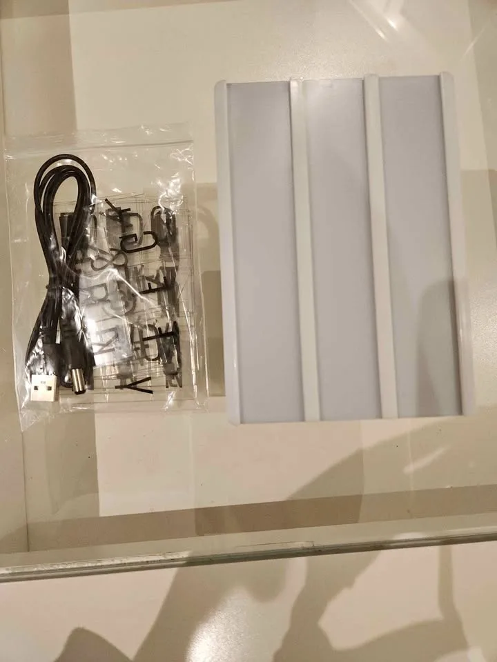 Cinema style light box with lettering