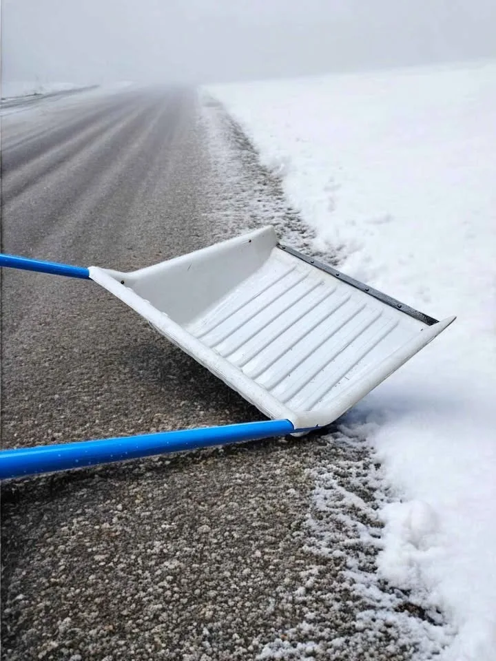27 inch Sleigh snow shovel, snow scoop or snow pusher