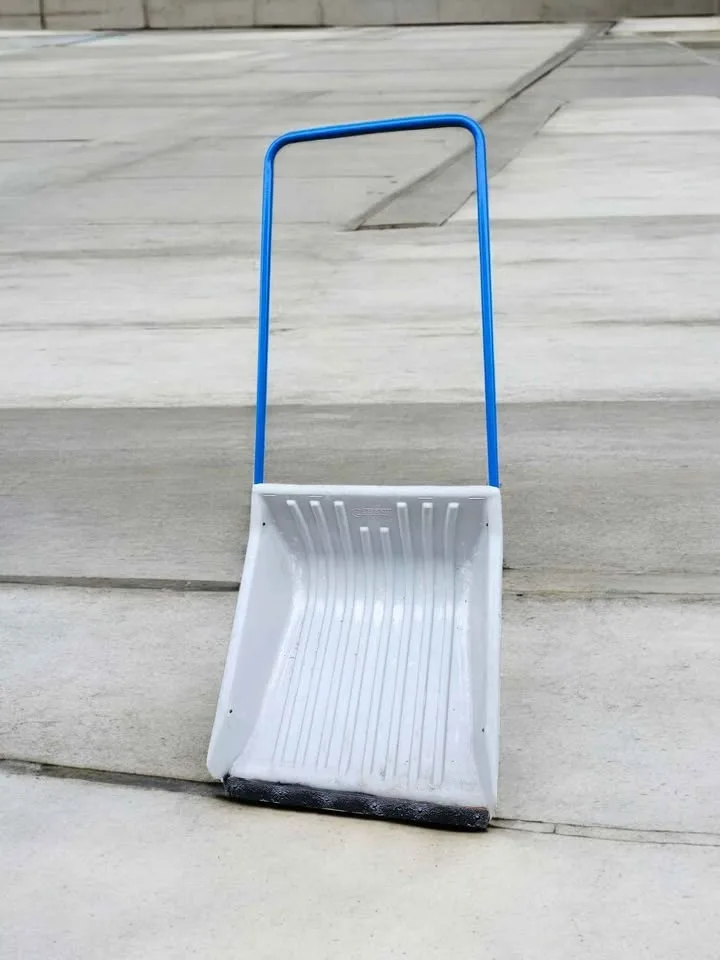 27 inch Sleigh snow shovel, snow scoop or snow pusher image indicator(3)