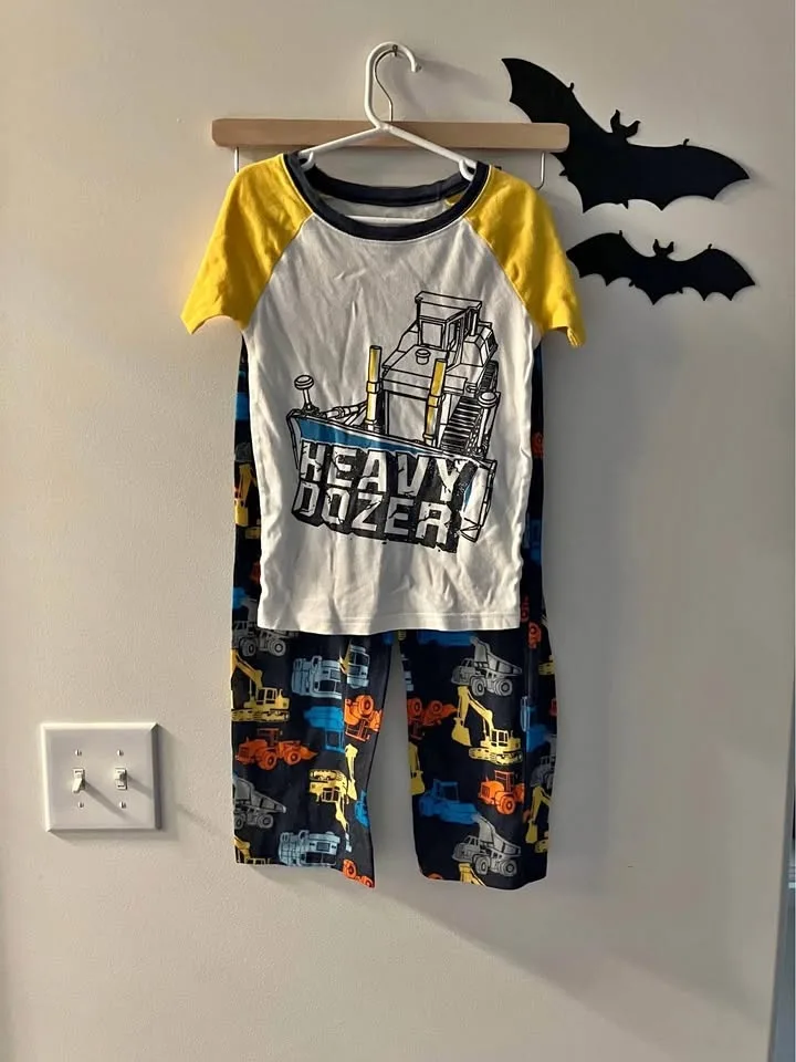 Boys Pajamas Size 8 Carter’s