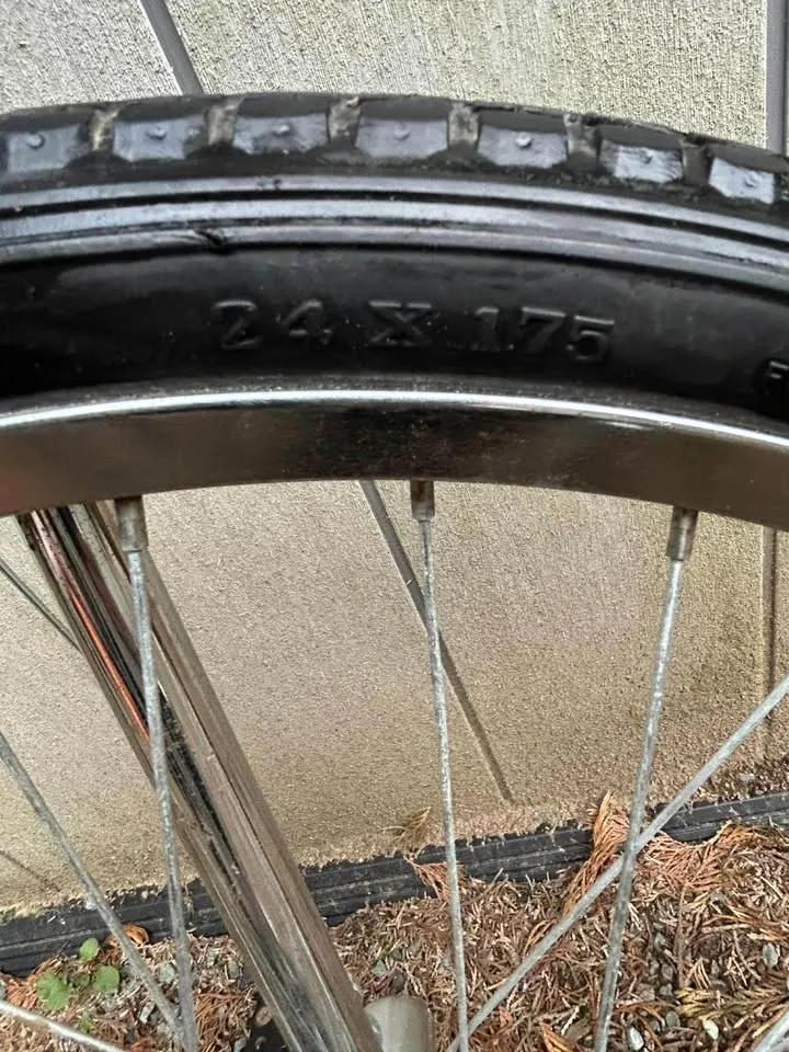 24” Viscount Unicycle – Great Shape, Ready to Ride! image indicator(3)