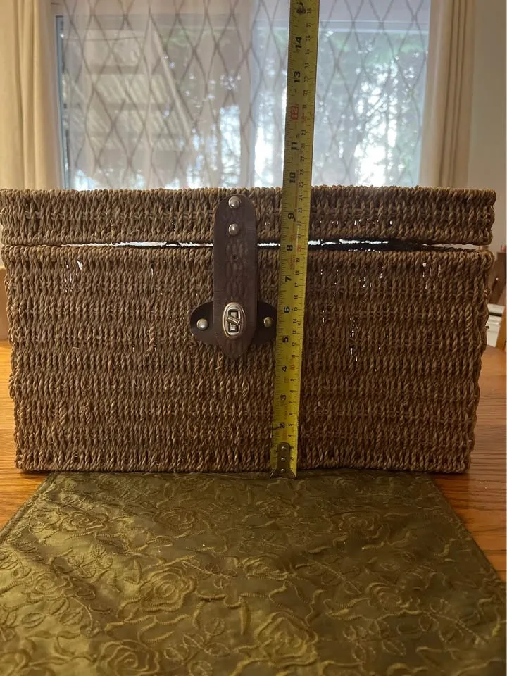 🧺 Woven Seagrass Storage Basket with Locking Lid image indicator(3)