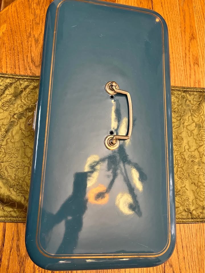 ✨ Vintage Enamel Metal Storage Box – Deep Blue ✨