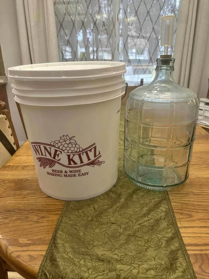 🍺 3-Gallon Glass Carboy & fermentation bucket