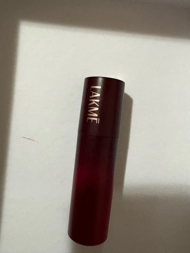 Lakme Forever glossy Lipstick(not matte) image indicator(4)