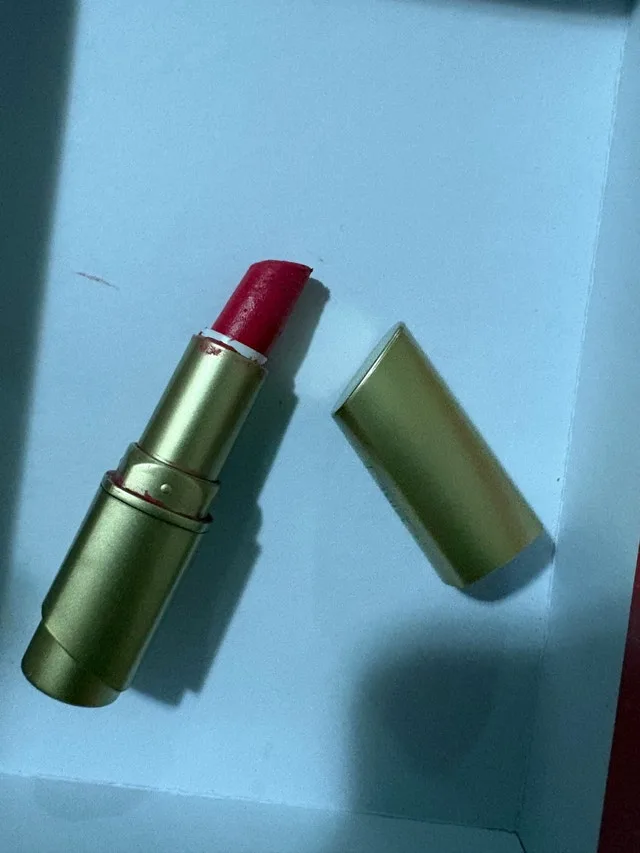 CoverGirl Lipstick image indicator(2)