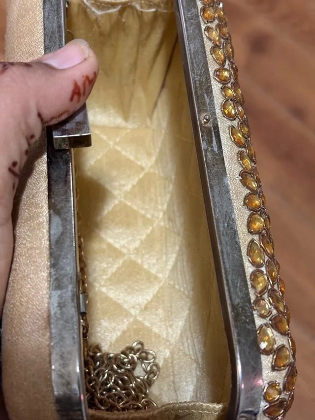 Clutch Golden color image indicator(3)