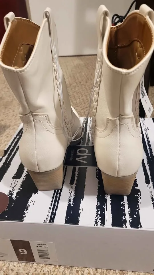 Dolce Vita boots size 9 image indicator(2)