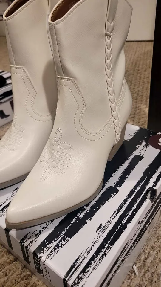 Dolce Vita boots size 9 image indicator(3)