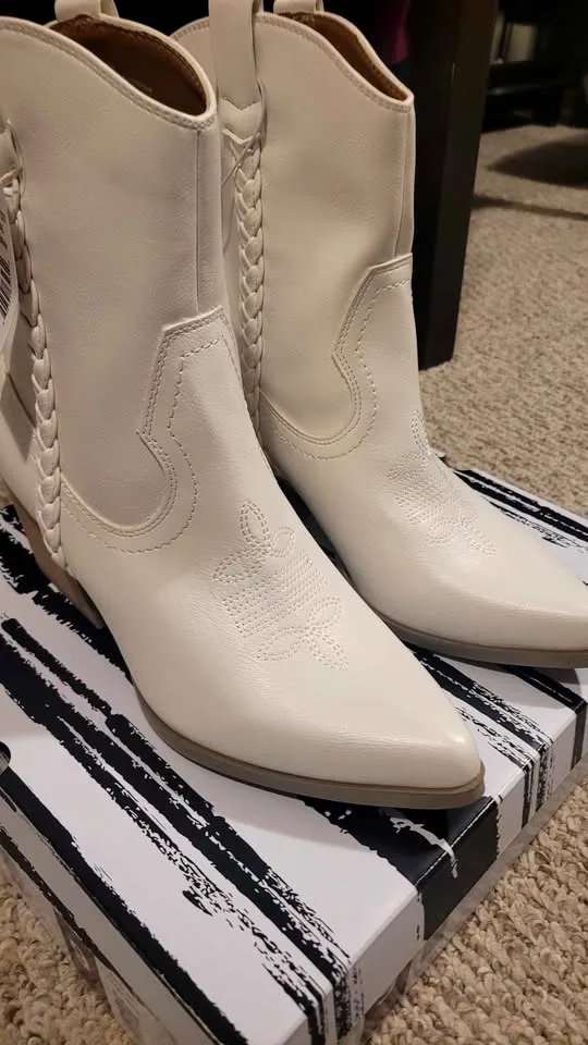 Dolce Vita boots size 9 image indicator(4)