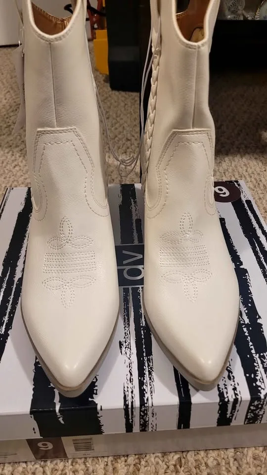 Dolce Vita boots size 9 image indicator(5)