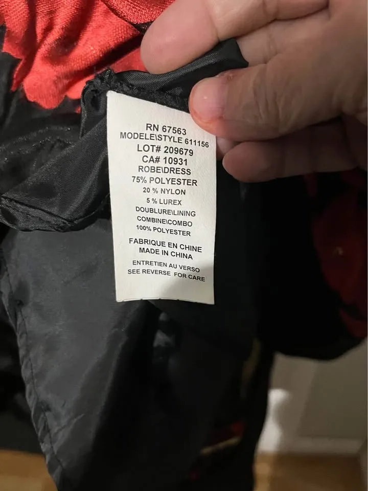 Black and Red Laura’s dress size 18 image indicator(3)