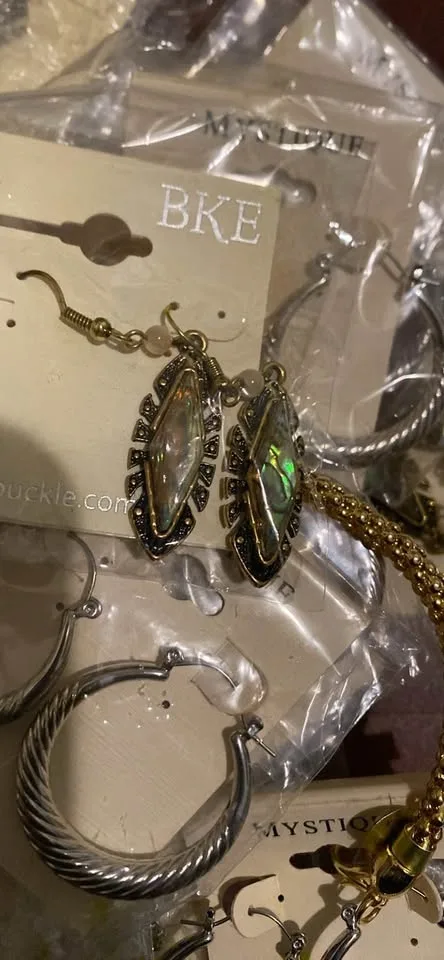 Assorted jewellery image indicator(4)