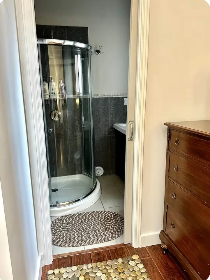 Private room w/ private washroom image indicator(4)