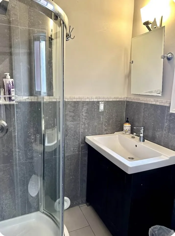 Private room w/ private washroom image indicator(6)