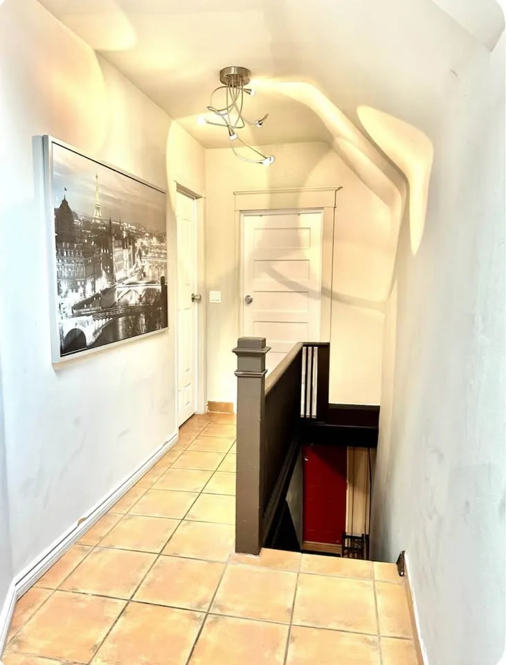 Private room for rent image indicator(3)